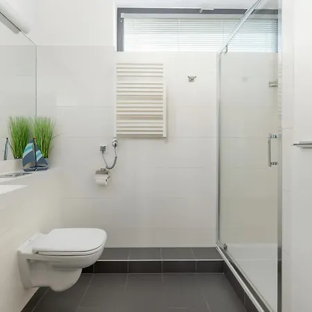 Laguna Boulevard By Renters Prestige *