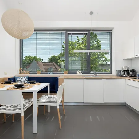 Laguna Boulevard By Renters Prestige *