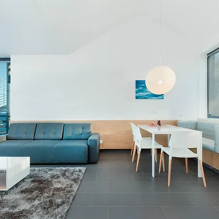 Laguna Boulevard By Renters Prestige Apartament *