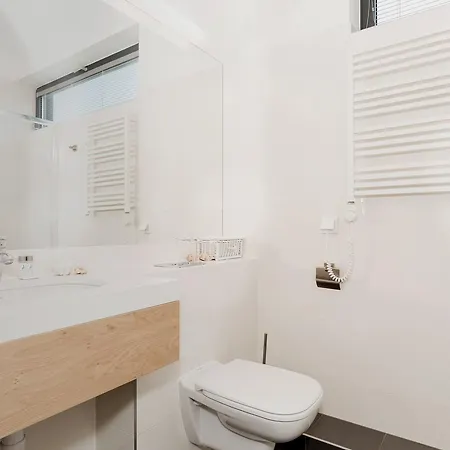 Laguna Boulevard By Renters Prestige