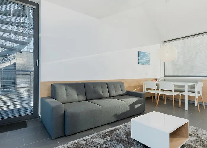 Laguna Boulevard By Renters Prestige